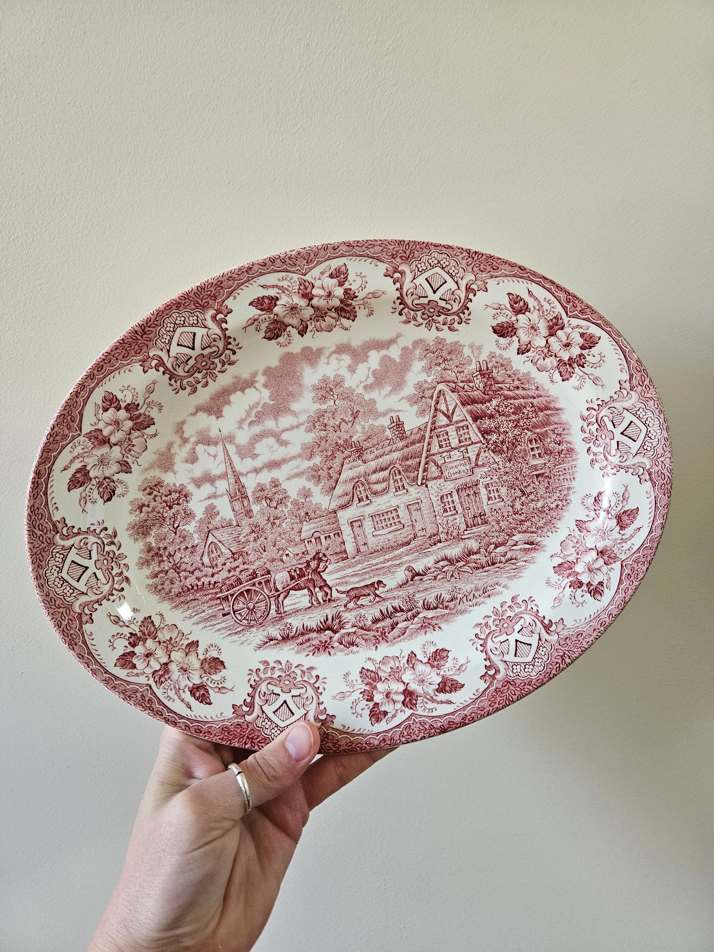 Plat ovale Old Inns Series, Staffordshire