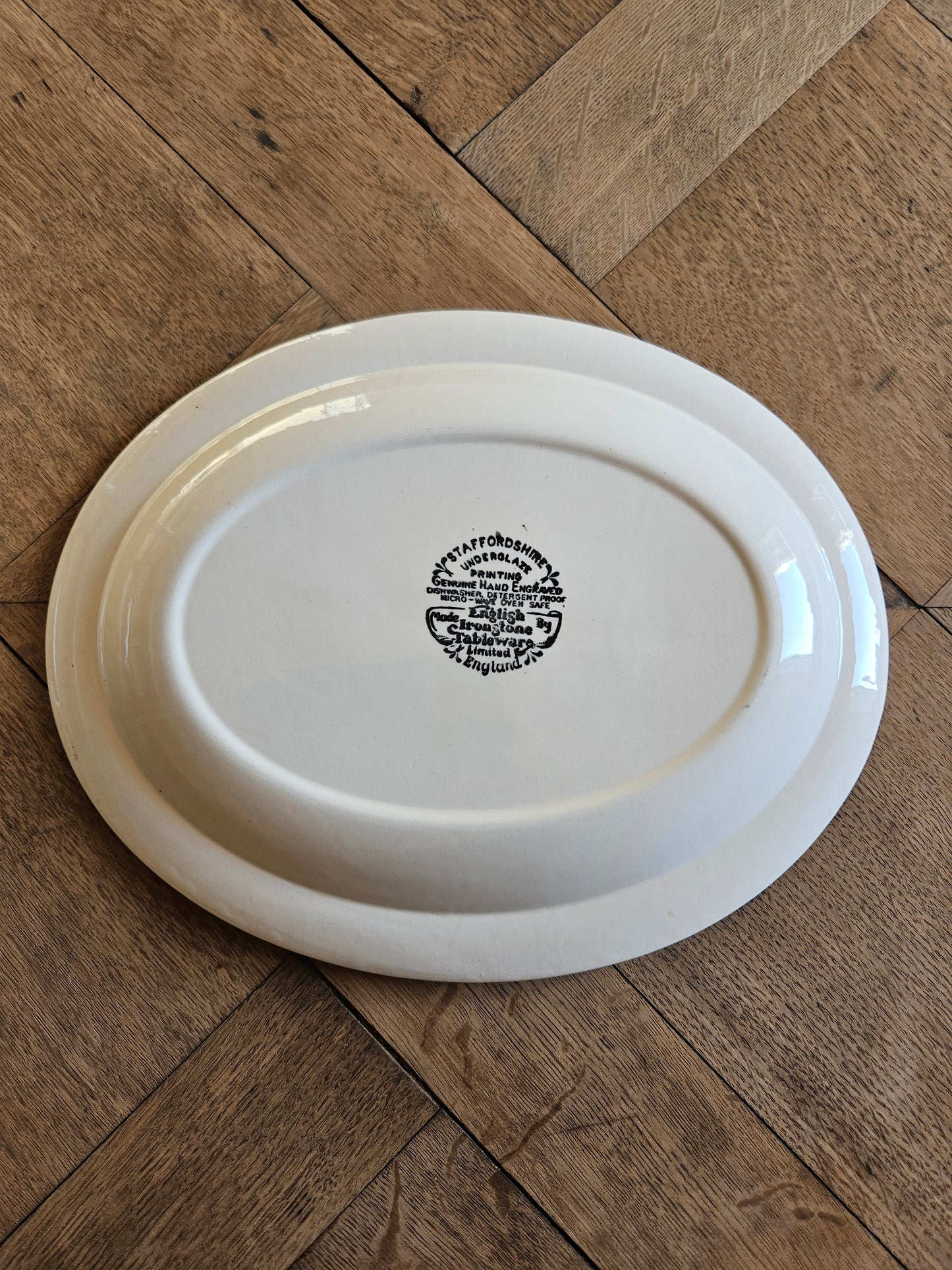 Plat ovale Old Inns Series, Staffordshire
