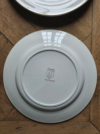 Assiettes plates dépareillées