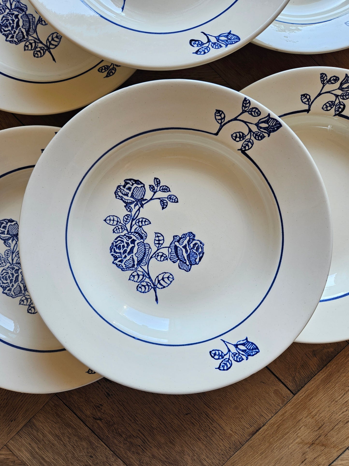 Assiettes creuses St Amand, rose bleue