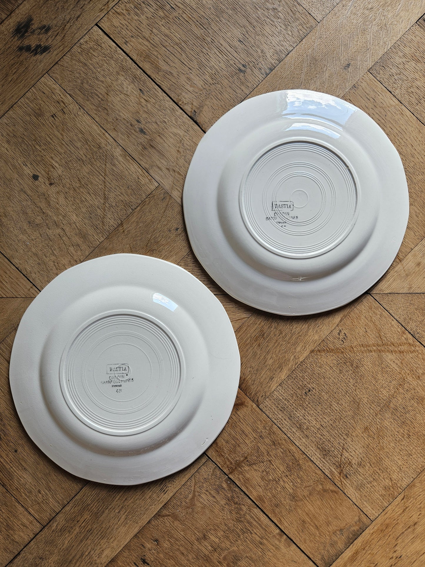Assiettes plates rétro dépareillées, Digoin