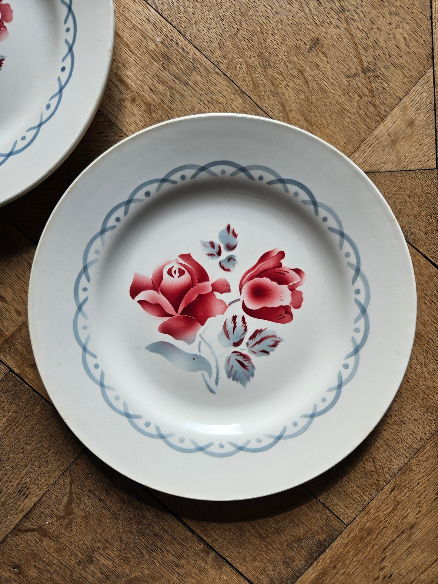 Assiettes plates rétro dépareillées, Digoin