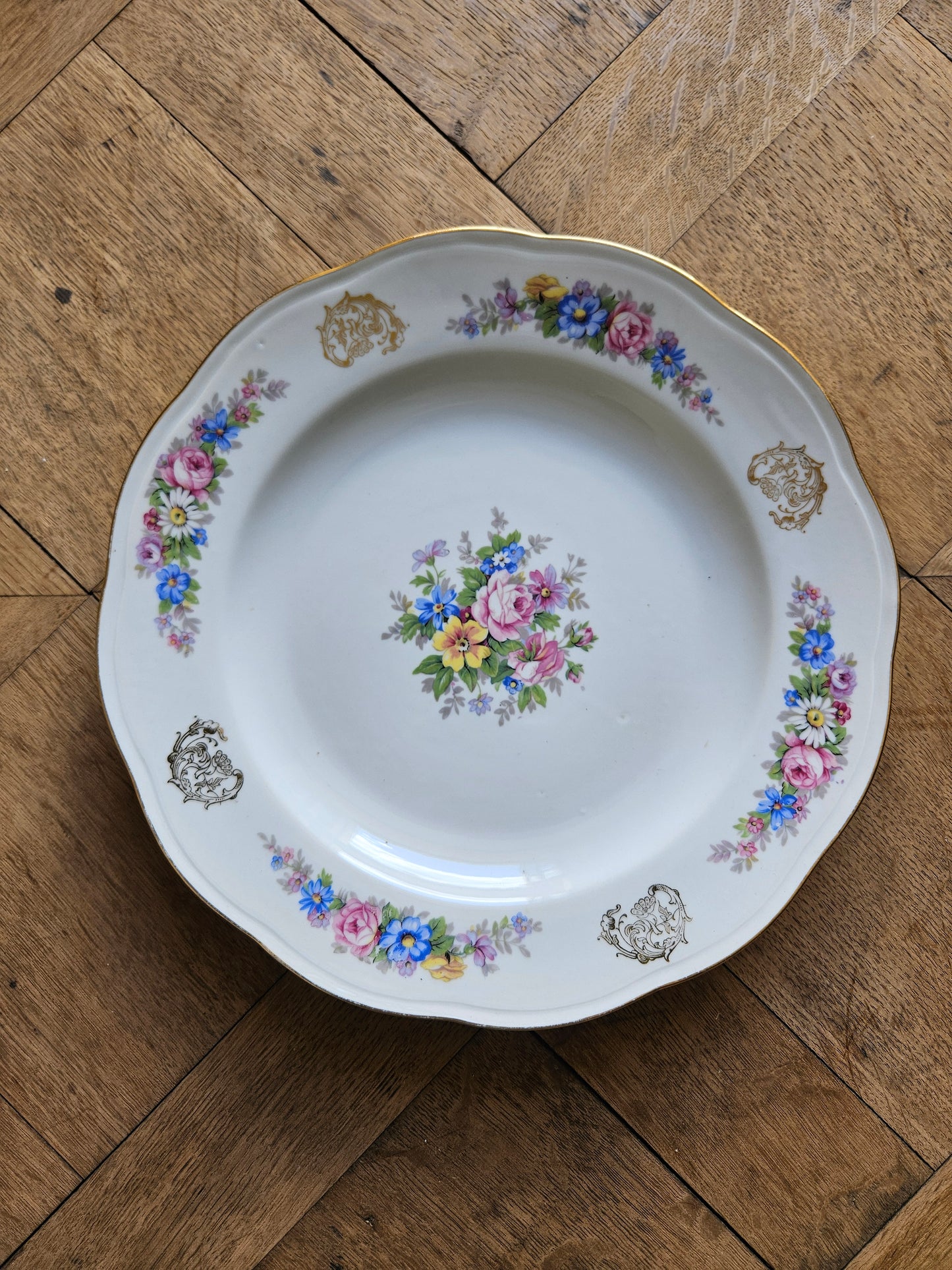Plat rond ancien porcelaine S.F.P Foëcy