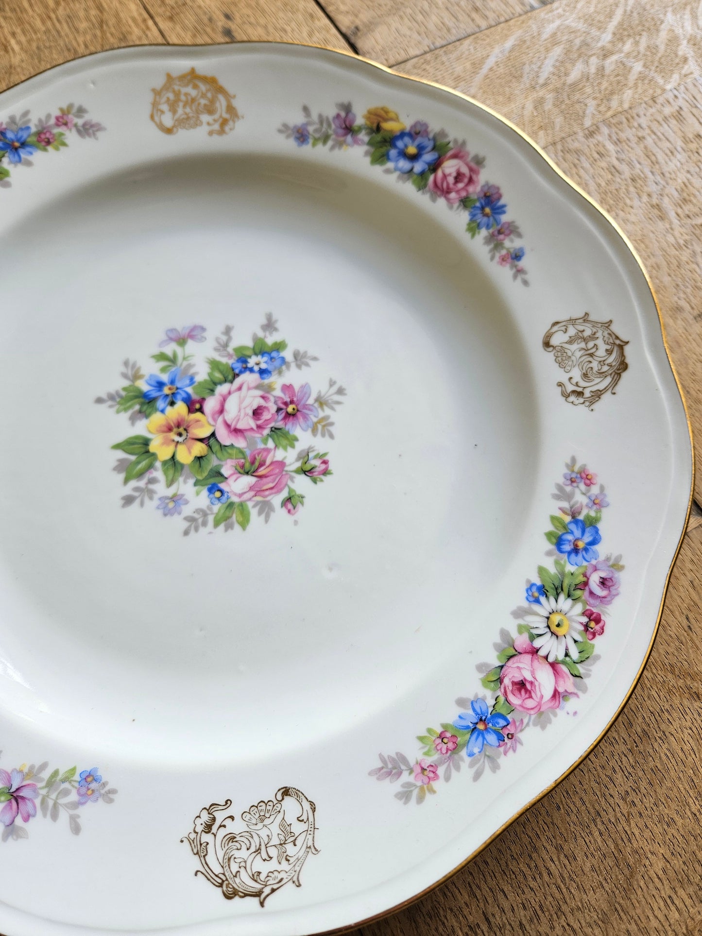 Plat rond ancien porcelaine S.F.P Foëcy