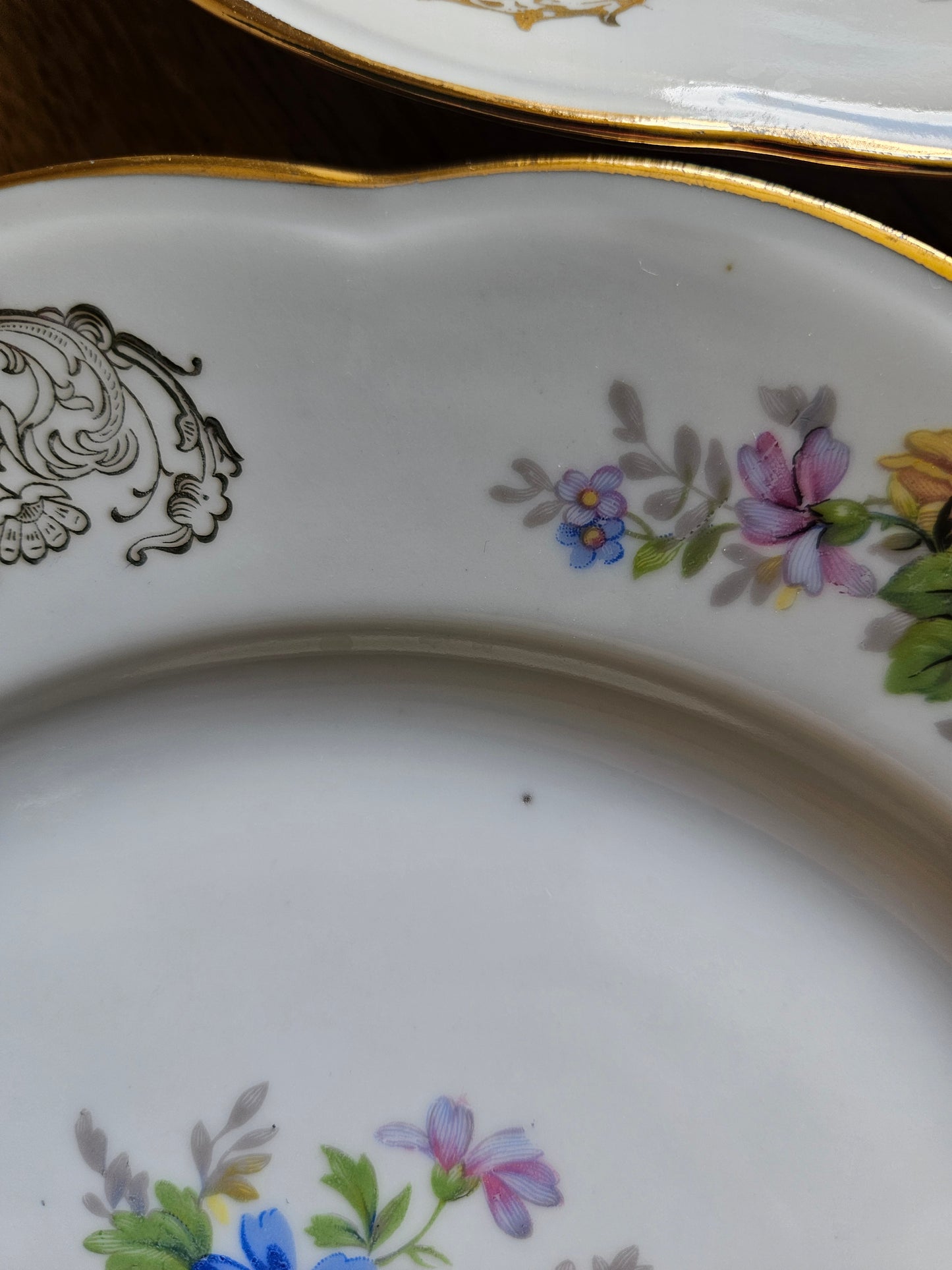 Assiettes plates anciennes porcelaine S.F.P Foëcy