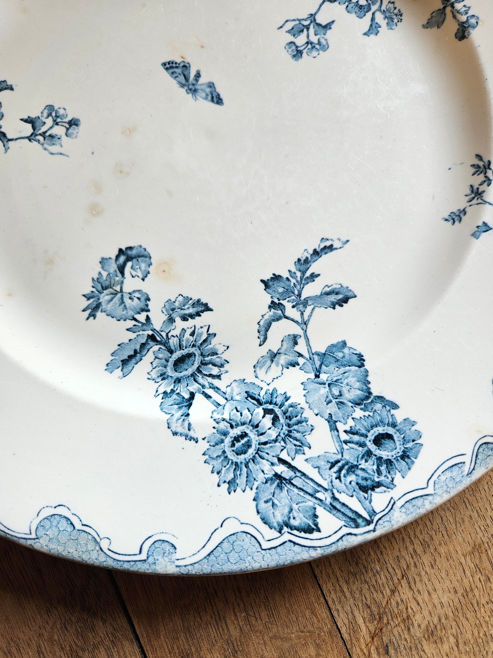 ANCIEN PLAT ROND en porcelaine de LIMOGES T & V, paysage. EUR 5,50 ANCIEN PLAT ROND en porcelaine de LIMOGES T & V, paysage. EUR 5,50