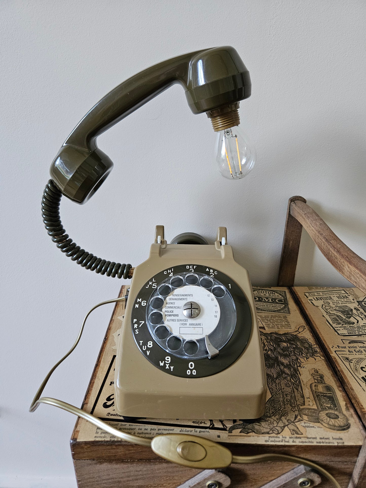 Lampe vintage BakéLight, kakie