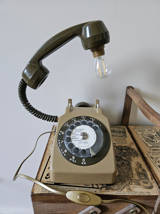 Lampe vintage BakéLight, kakie