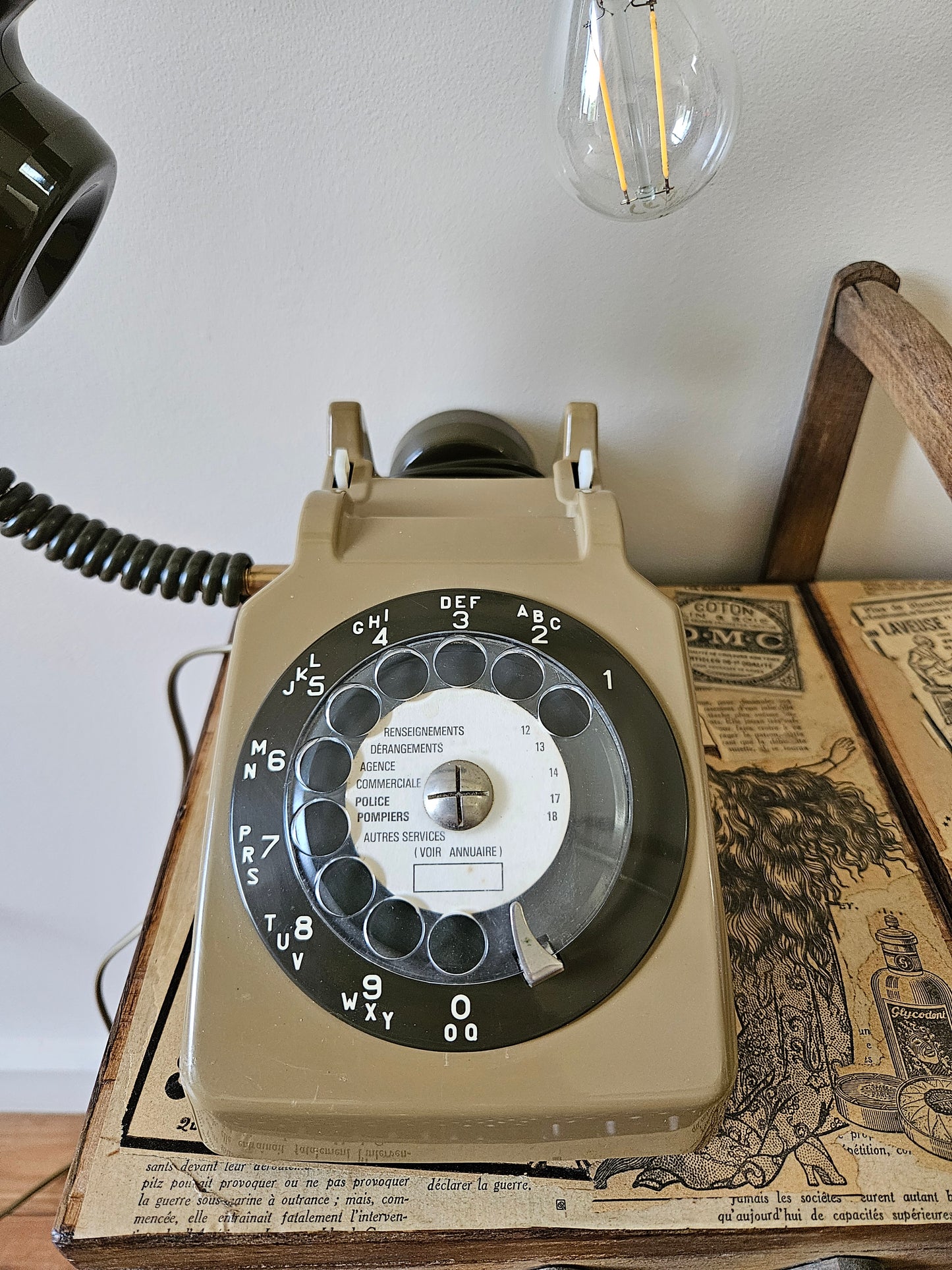 Lampe vintage BakéLight, kakie