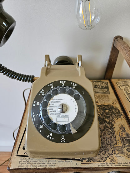 Lampe vintage BakéLight, kakie