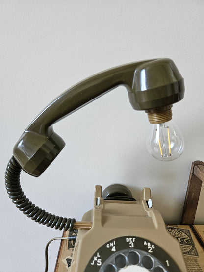 Lampe vintage BakéLight, kakie