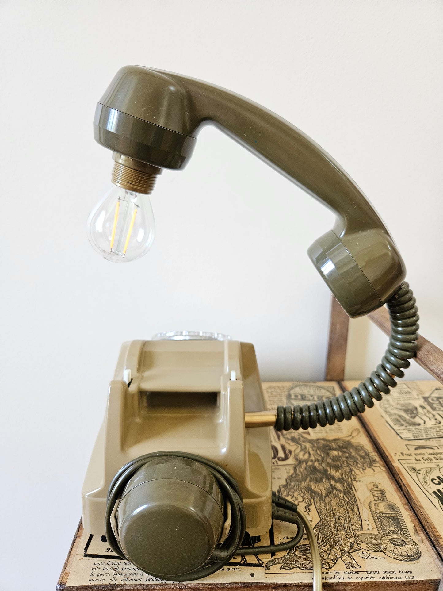Lampe vintage BakéLight, kakie