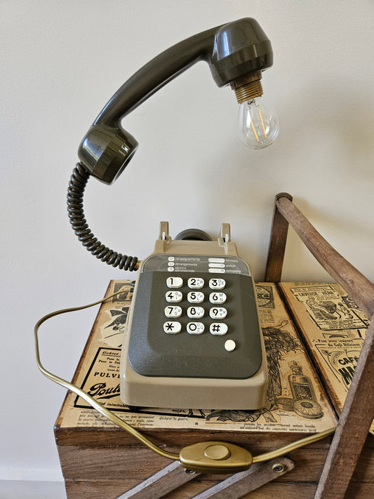 Lampe vintage BakéLight, kakie