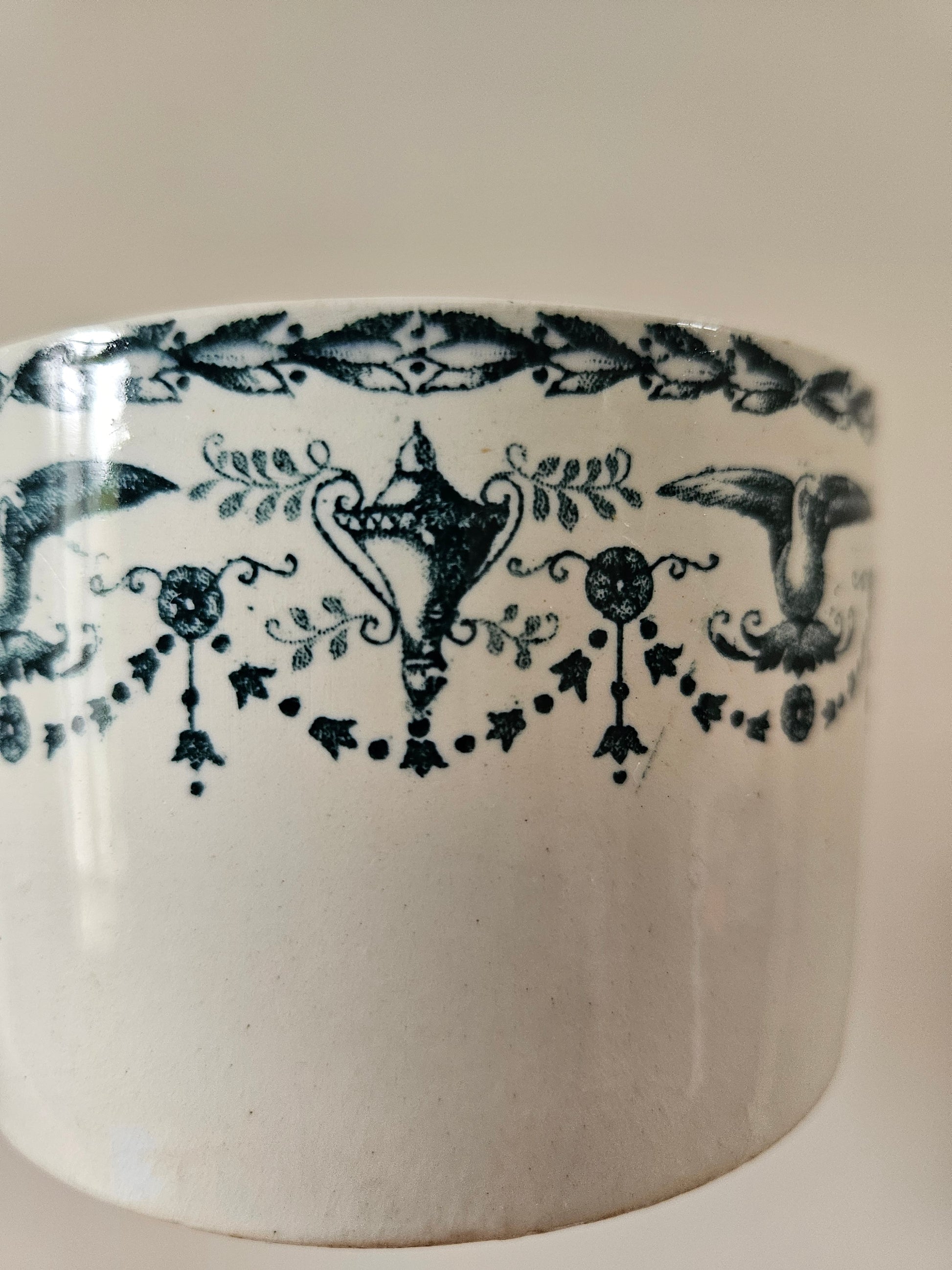 Tasse ancienne terre de fer Badonviller Primerose