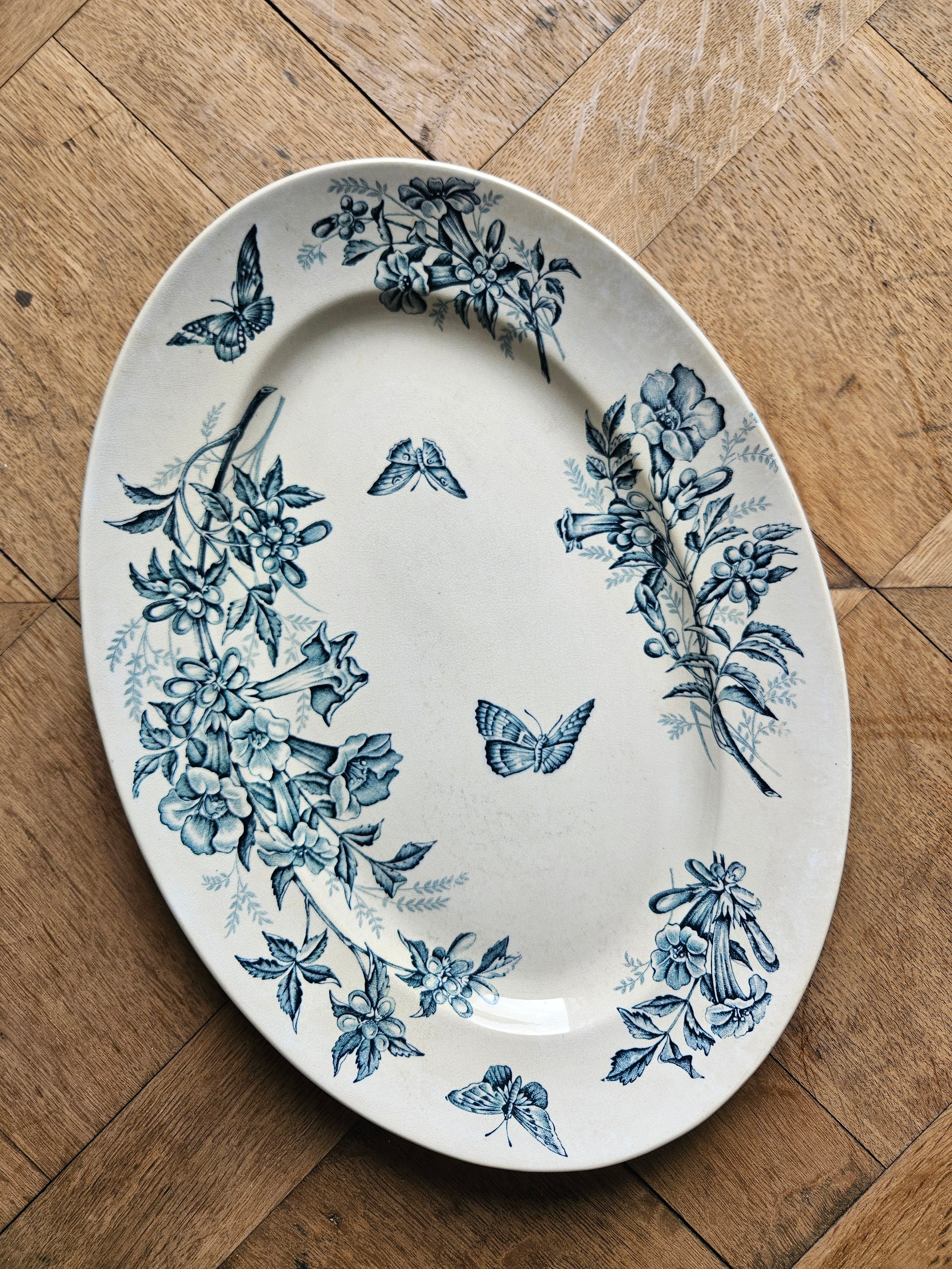 Plat ancien Badonviller Jasmin de Virginie terre de fer