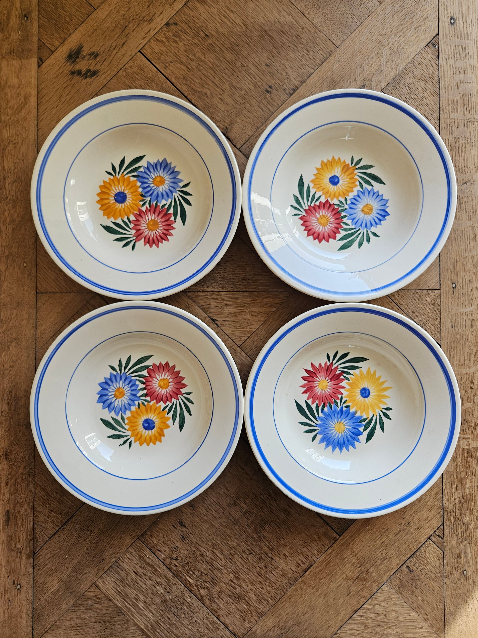 Assiettes creuses vintage fleuries