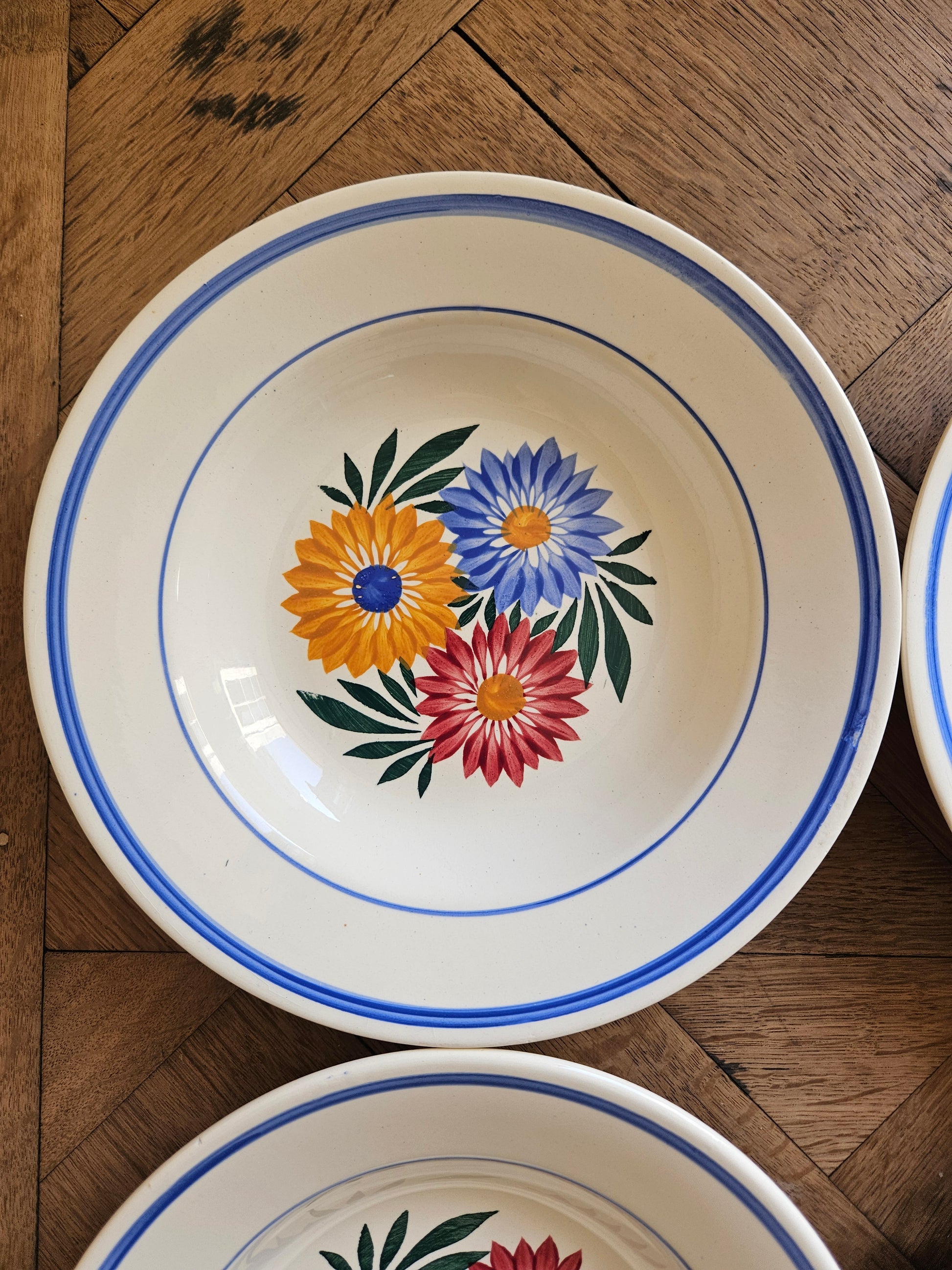 Assiettes creuses vintage fleuries