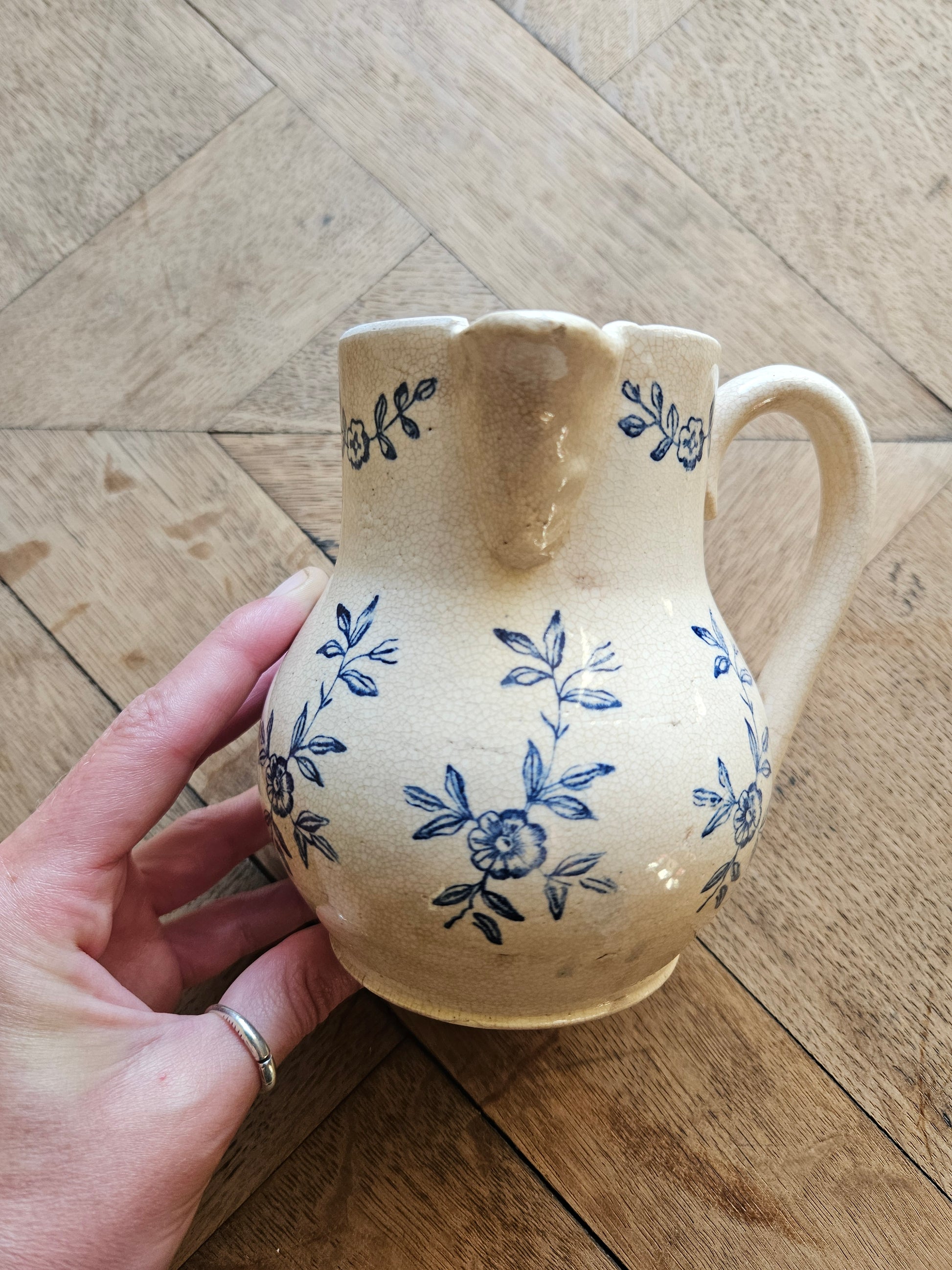 Pot à lait ancien St Uze