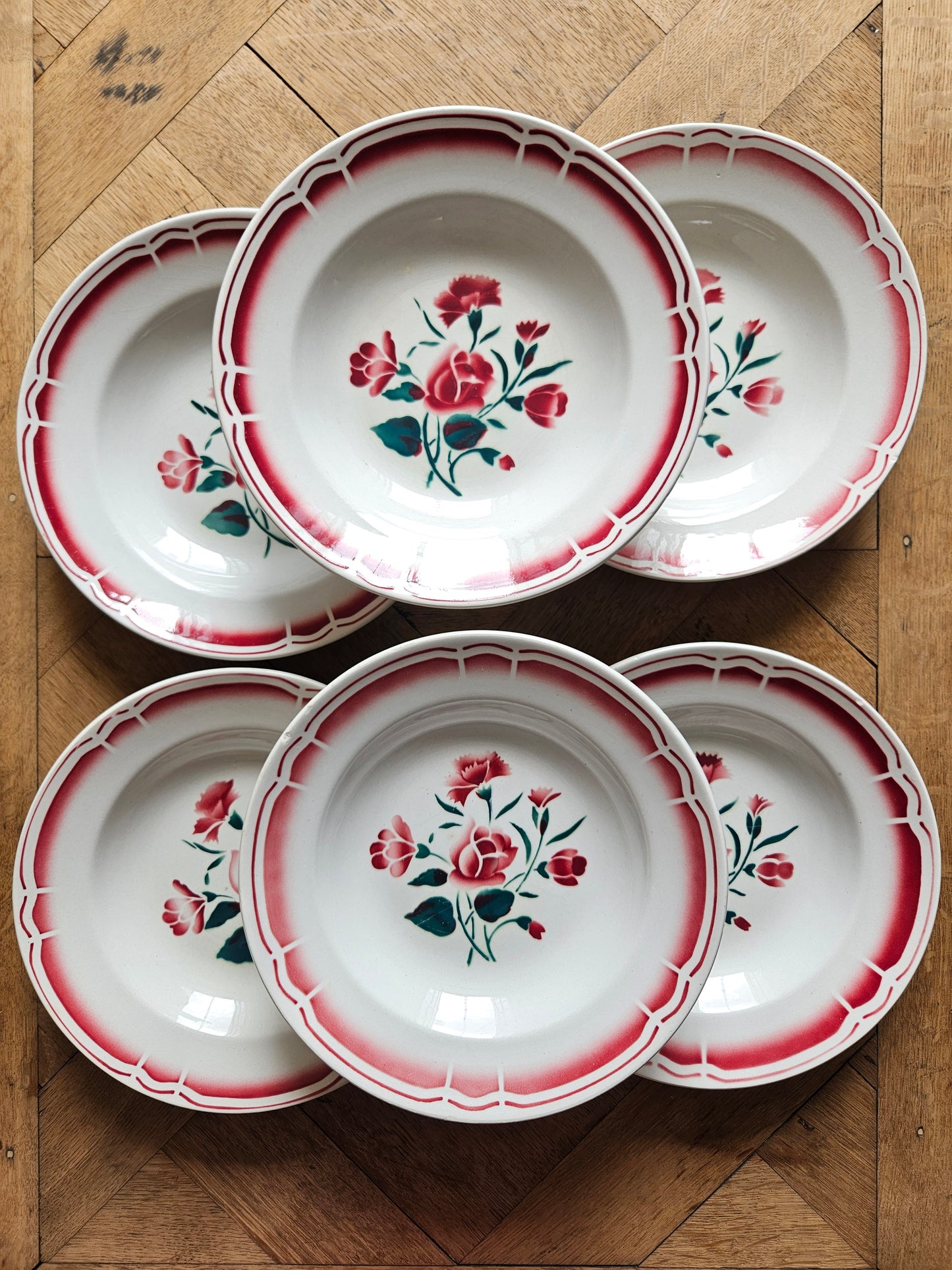 Assiettes creuses vintage Badonviller,  décor de roses et pissenlits rouges et verts