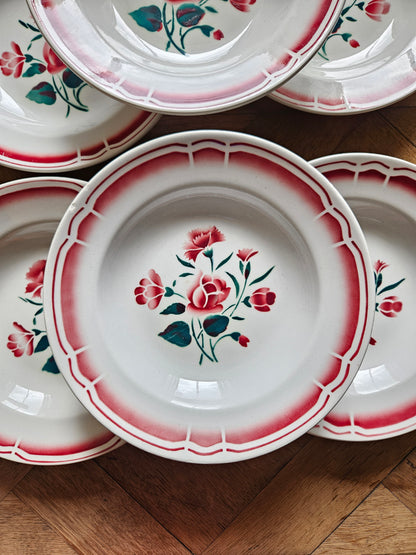 Assiettes creuses vintage Badonviller,  décor de roses et pissenlits rouges et verts