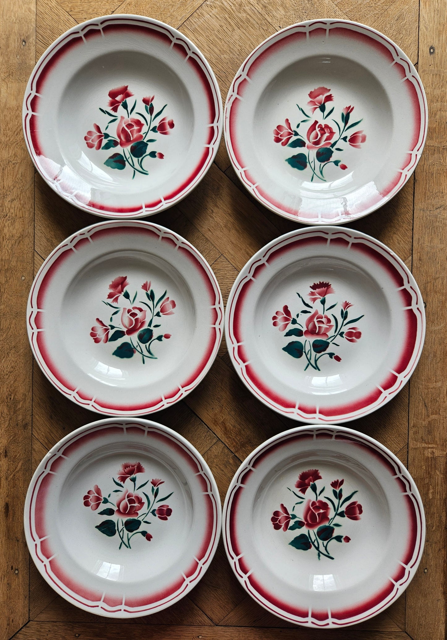 Assiettes creuses vintage Badonviller,  décor de roses et pissenlits rouges et verts