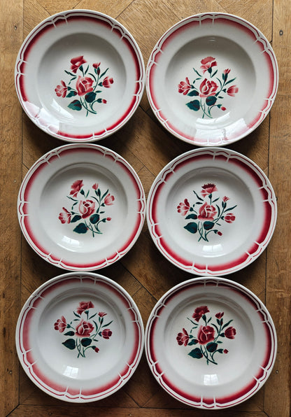 Assiettes creuses vintage Badonviller,  décor de roses et pissenlits rouges et verts