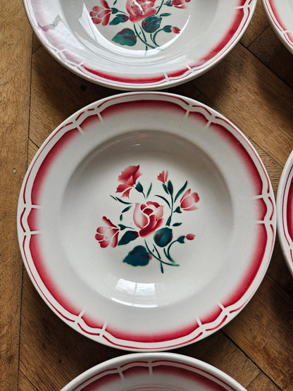 Assiettes creuses vintage Badonviller,  décor de roses et pissenlits rouges et verts
