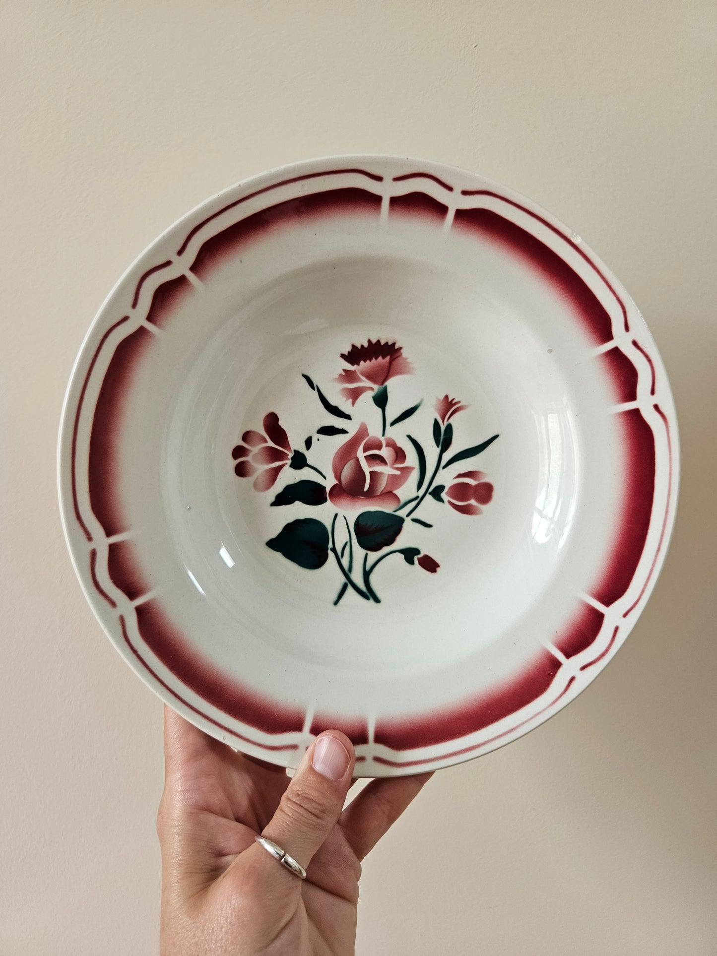 Assiettes creuses vintage Badonviller,  décor de roses et pissenlits rouges et verts