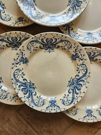 Assiettes plates anciennes en terre de fer. Faïencerie de Lyon, Joconde