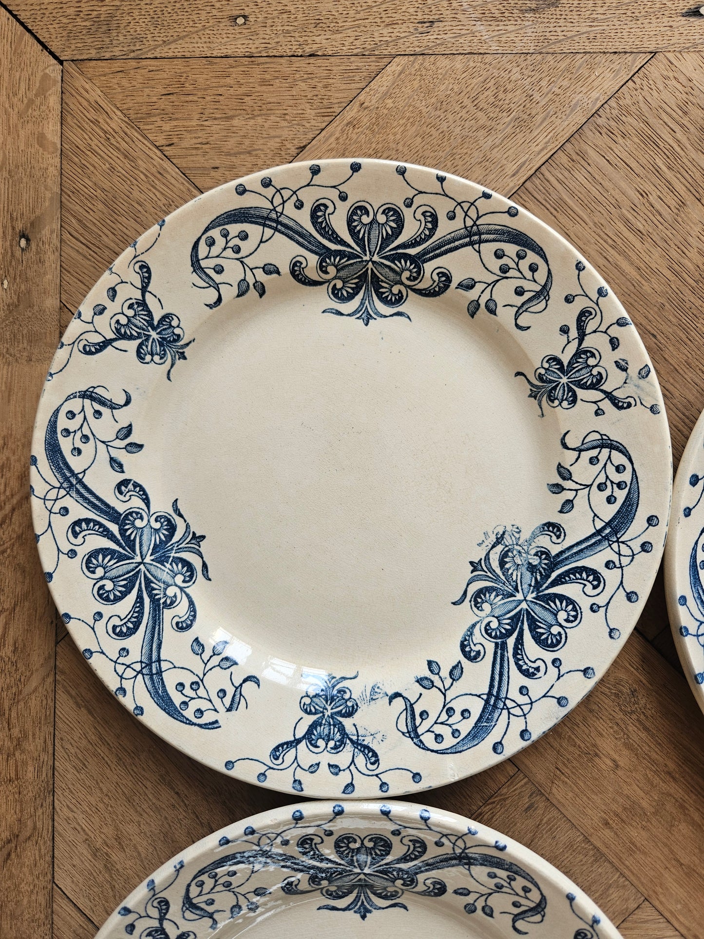Assiettes plates anciennes Faïencerie de Lyon, Joconde