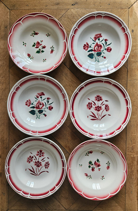 Assiettes creuses vintage dépareillées Badonviller et Digoin rouges