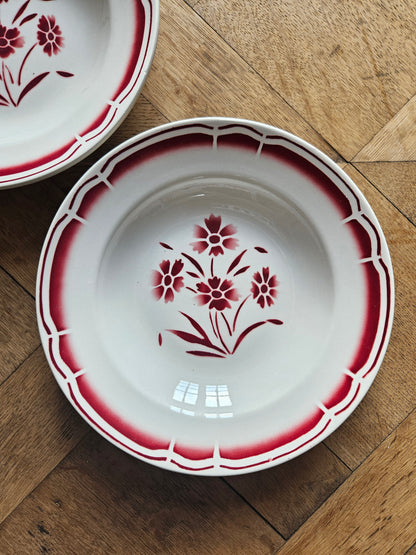Assiettes creuses vintage dépareillées Badonviller et Digoin rouges