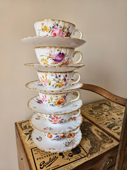 Tasses anciennes en porcelaine de Sarreguemines, modèle Saxe au style shabbychic