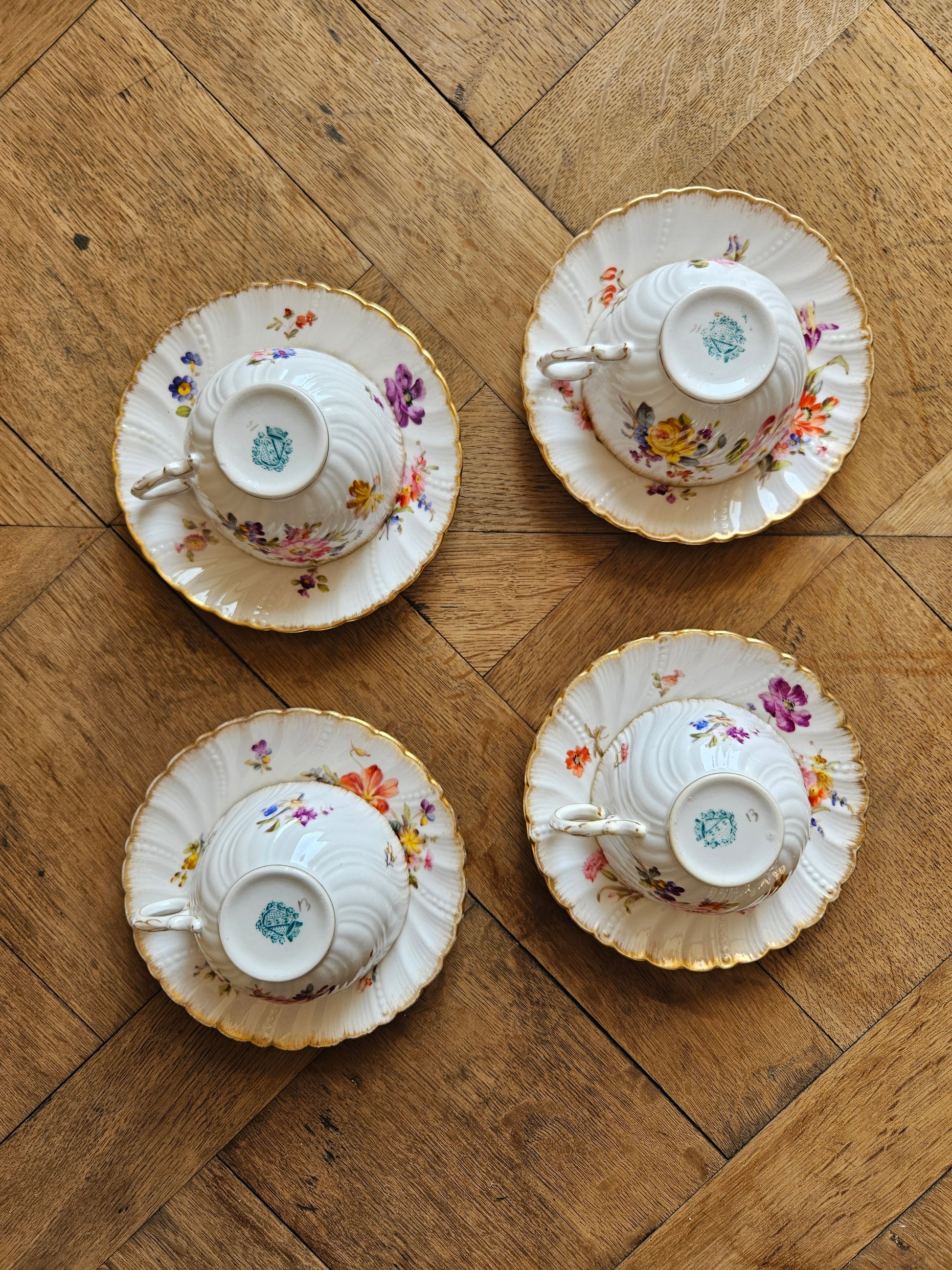 Tasses anciennes Sarreguemines modèle Saxe en porcelaine à fleurs