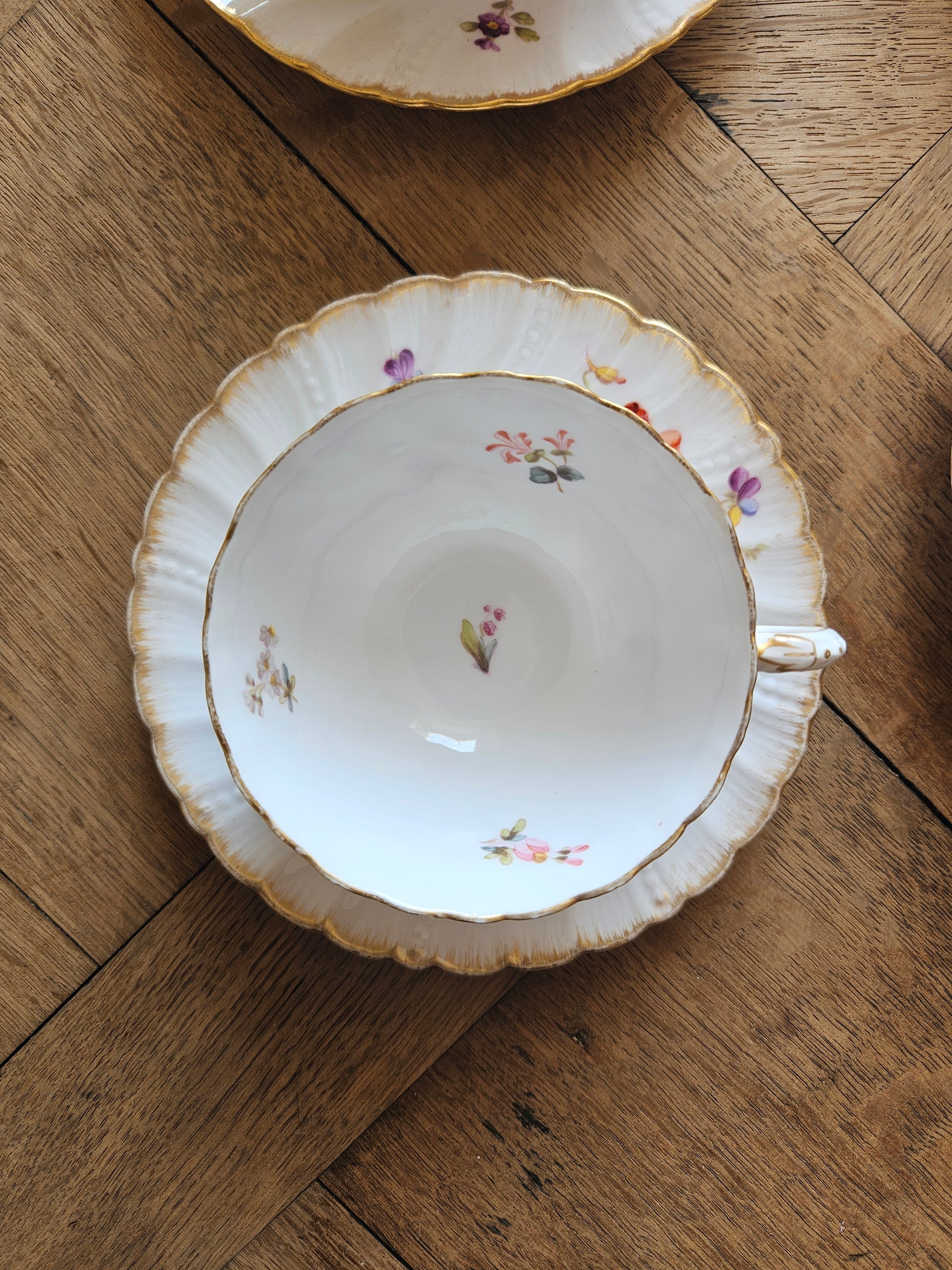 Tasses anciennes Sarreguemines modèle Saxe en porcelaine à fleurs