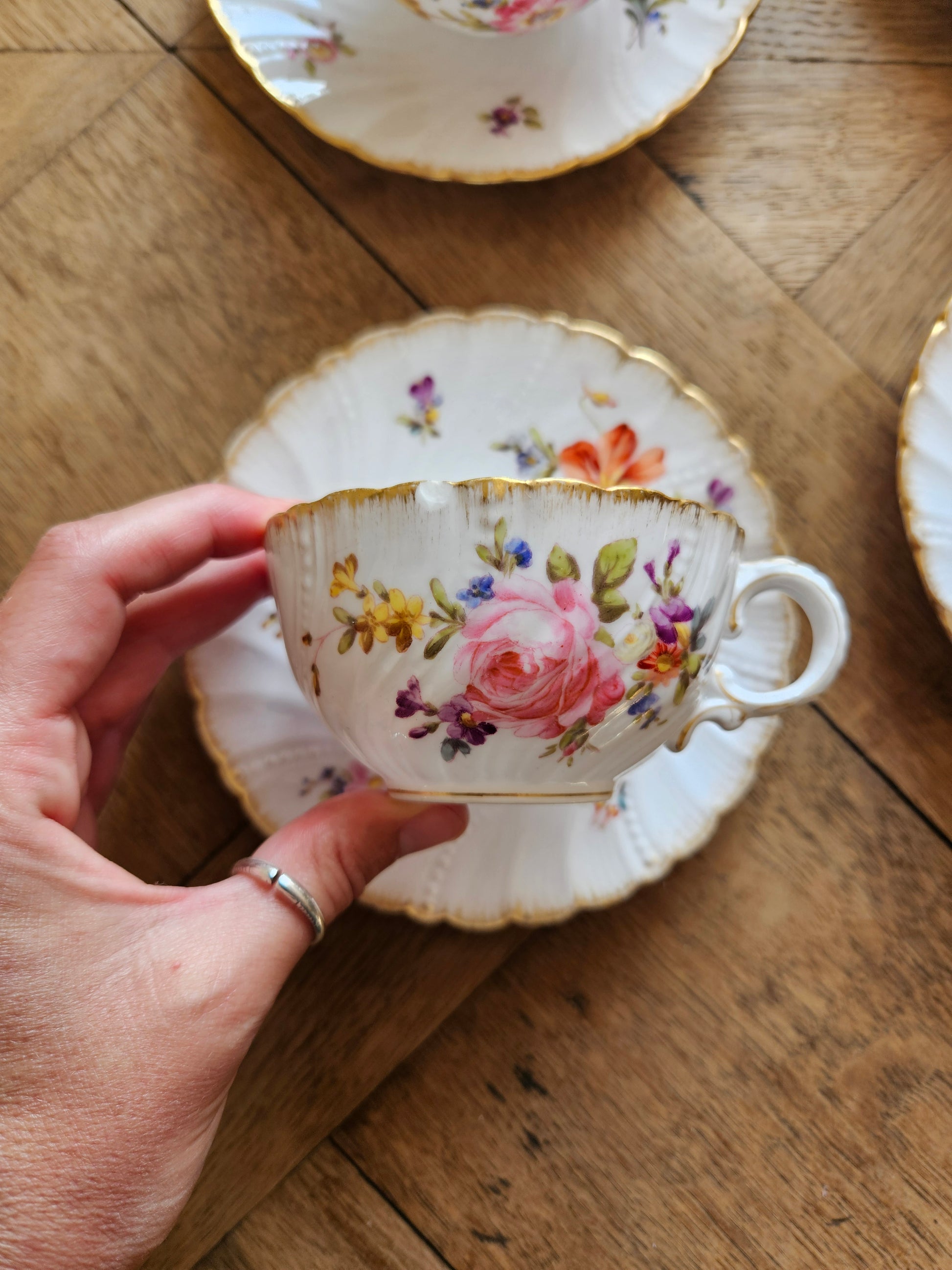 Tasses anciennes Sarreguemines modèle Saxe en porcelaine à fleurs