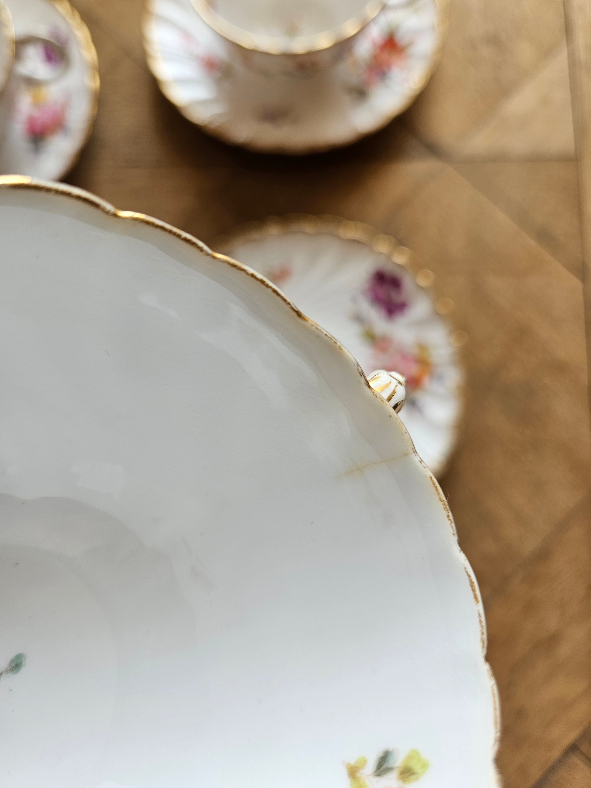Tasses anciennes Sarreguemines modèle Saxe en porcelaine à fleurs