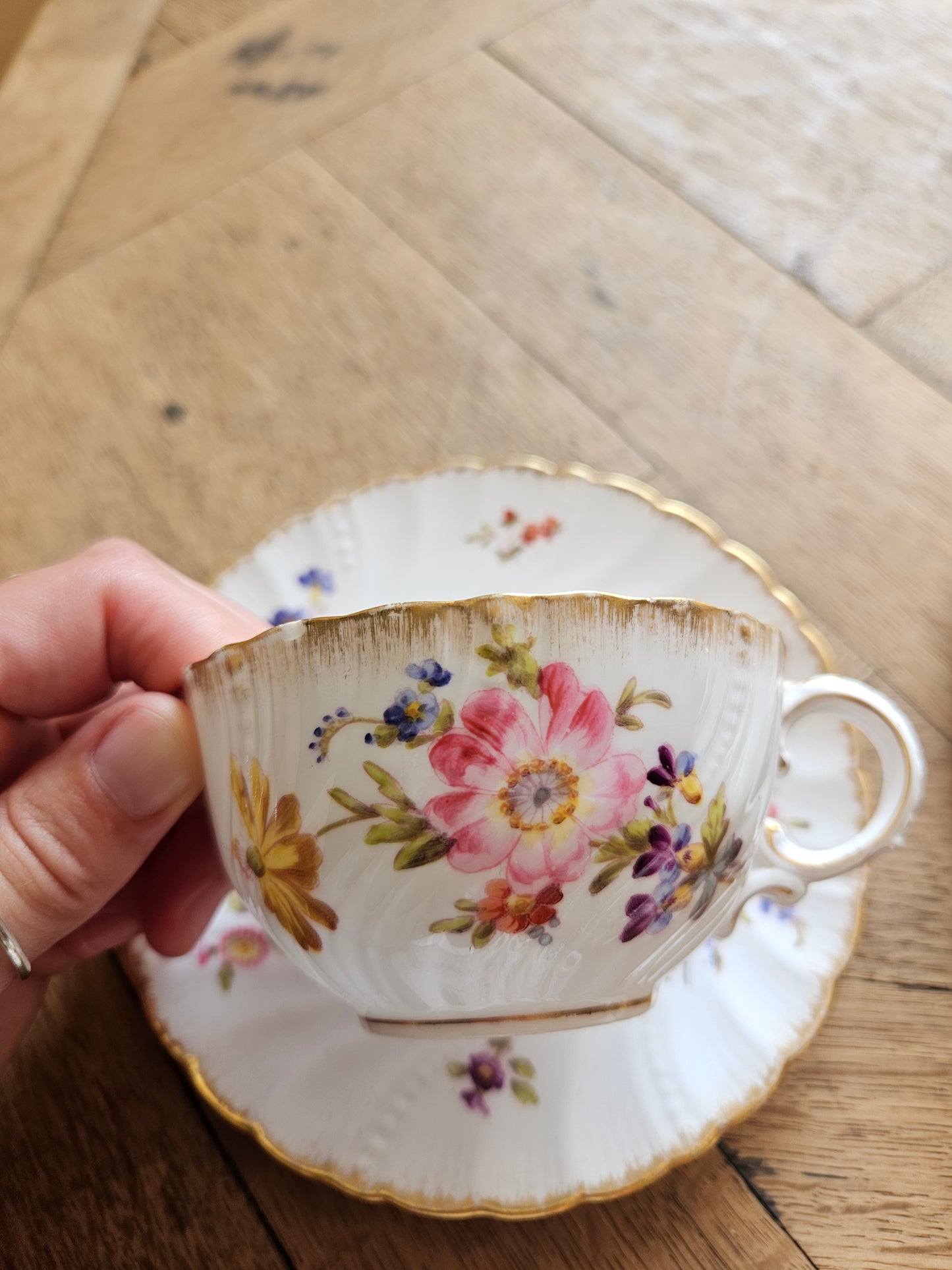 Tasses anciennes Sarreguemines modèle Saxe en porcelaine à fleurs