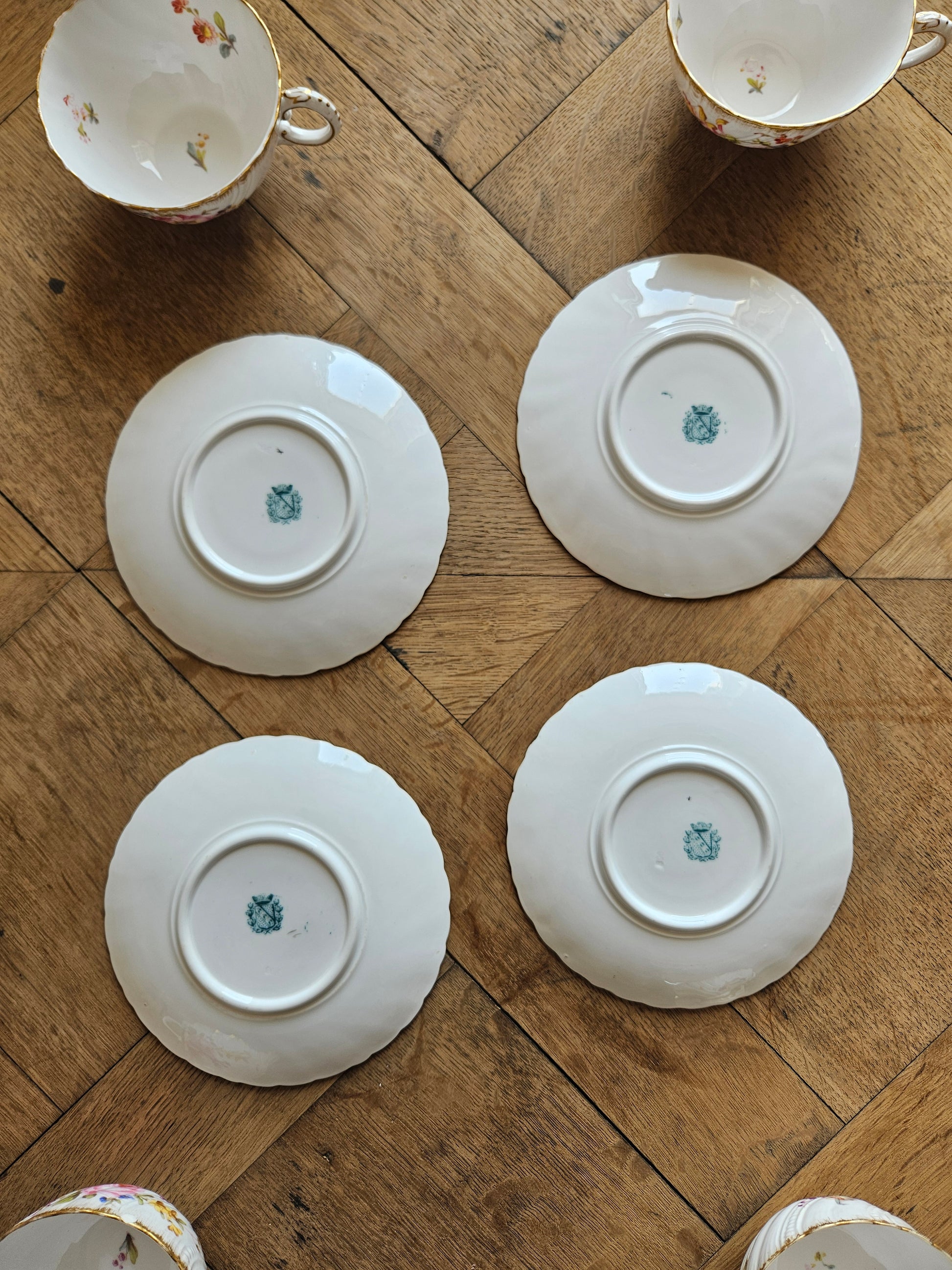 Tasses anciennes Sarreguemines modèle Saxe en porcelaine à fleurs