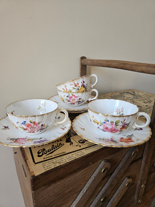 Tasses anciennes Sarreguemines modèle Saxe en porcelaine à fleurs