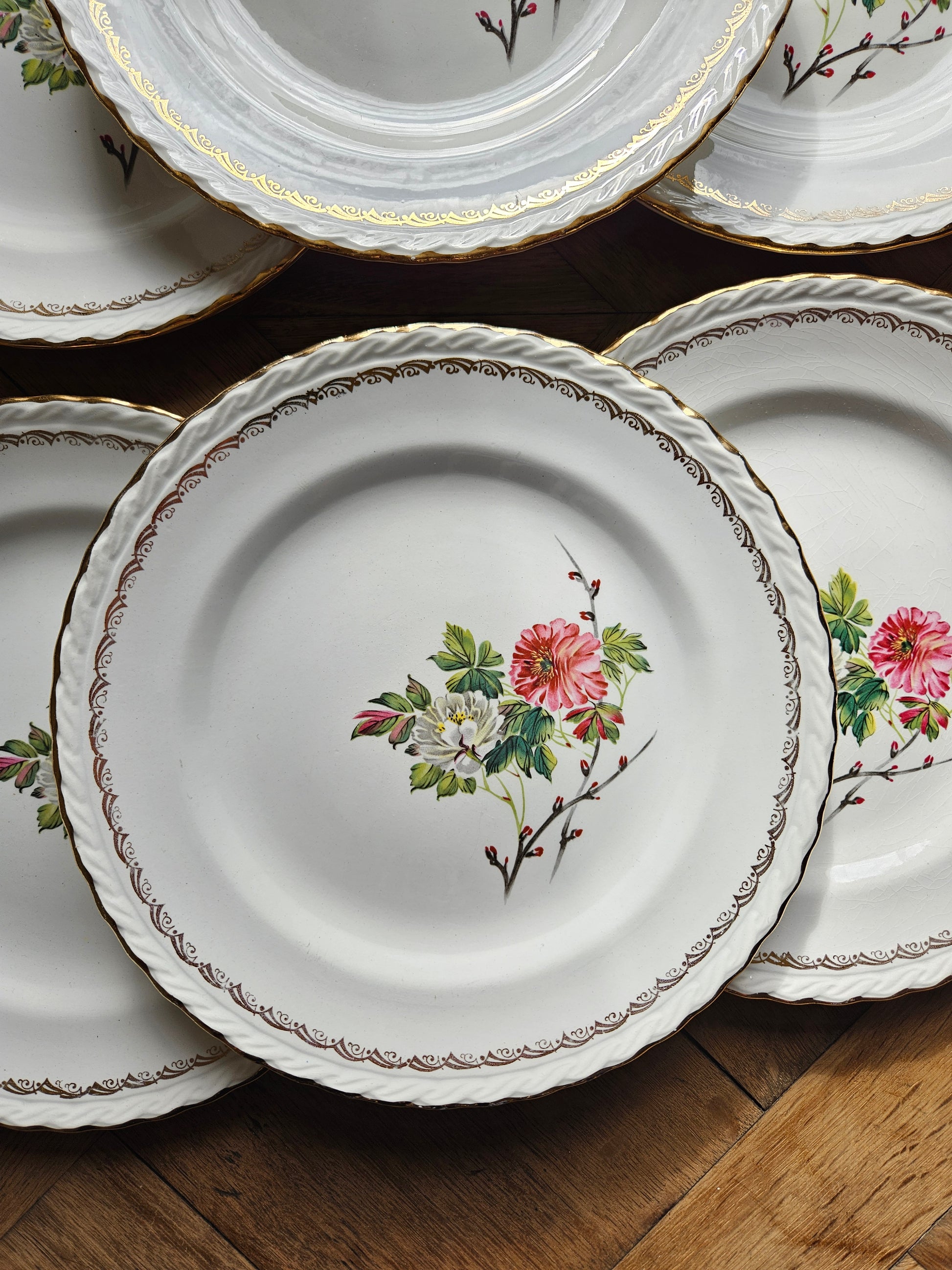 Assiettes plates vintage L’Amandinoise, à fleurs