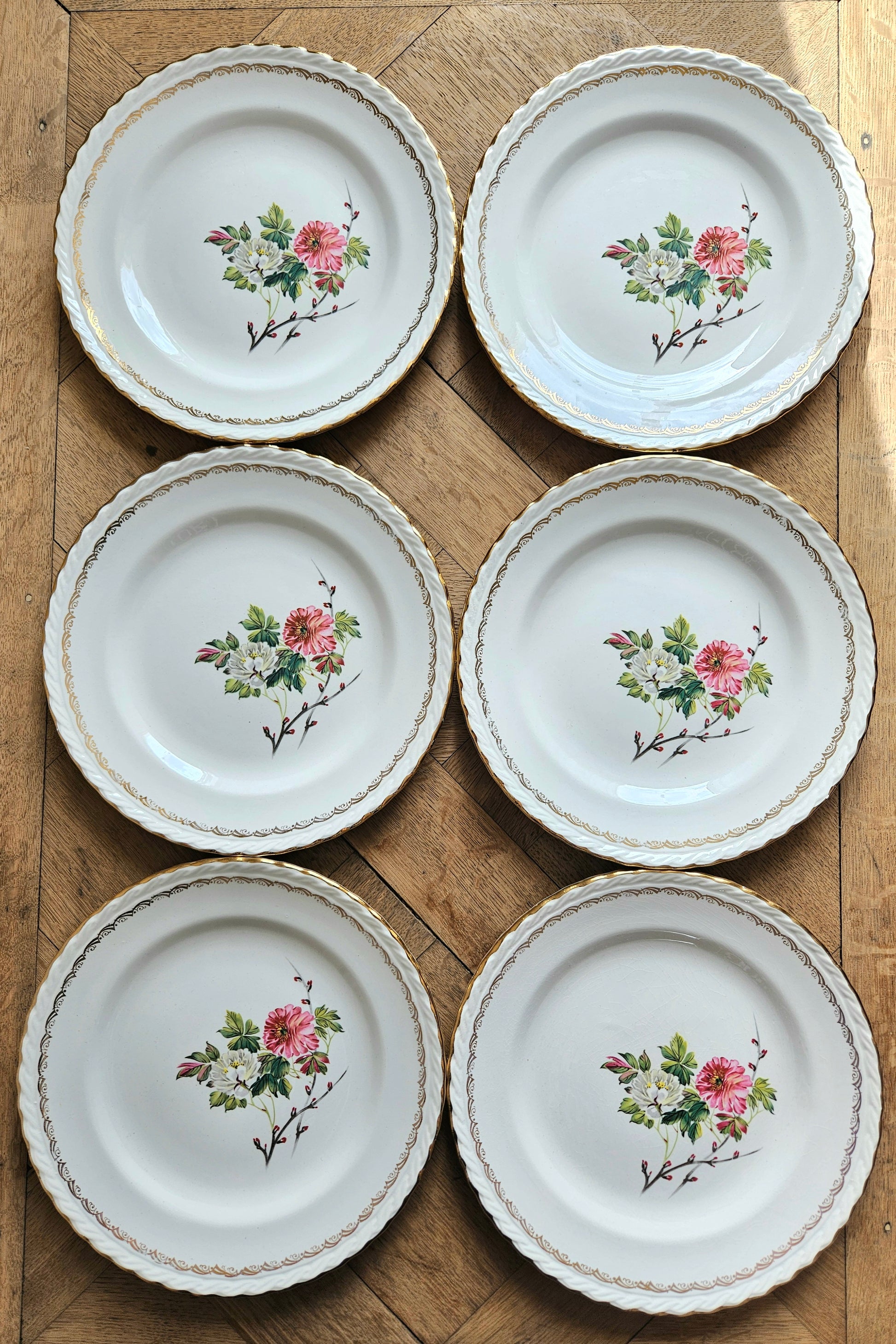 Assiettes plates vintage L’Amandinoise, à fleurs