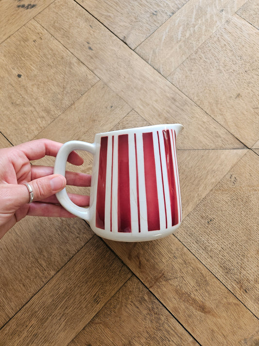 Pot à lait ou pichet rétro Badonviller rayé rouge