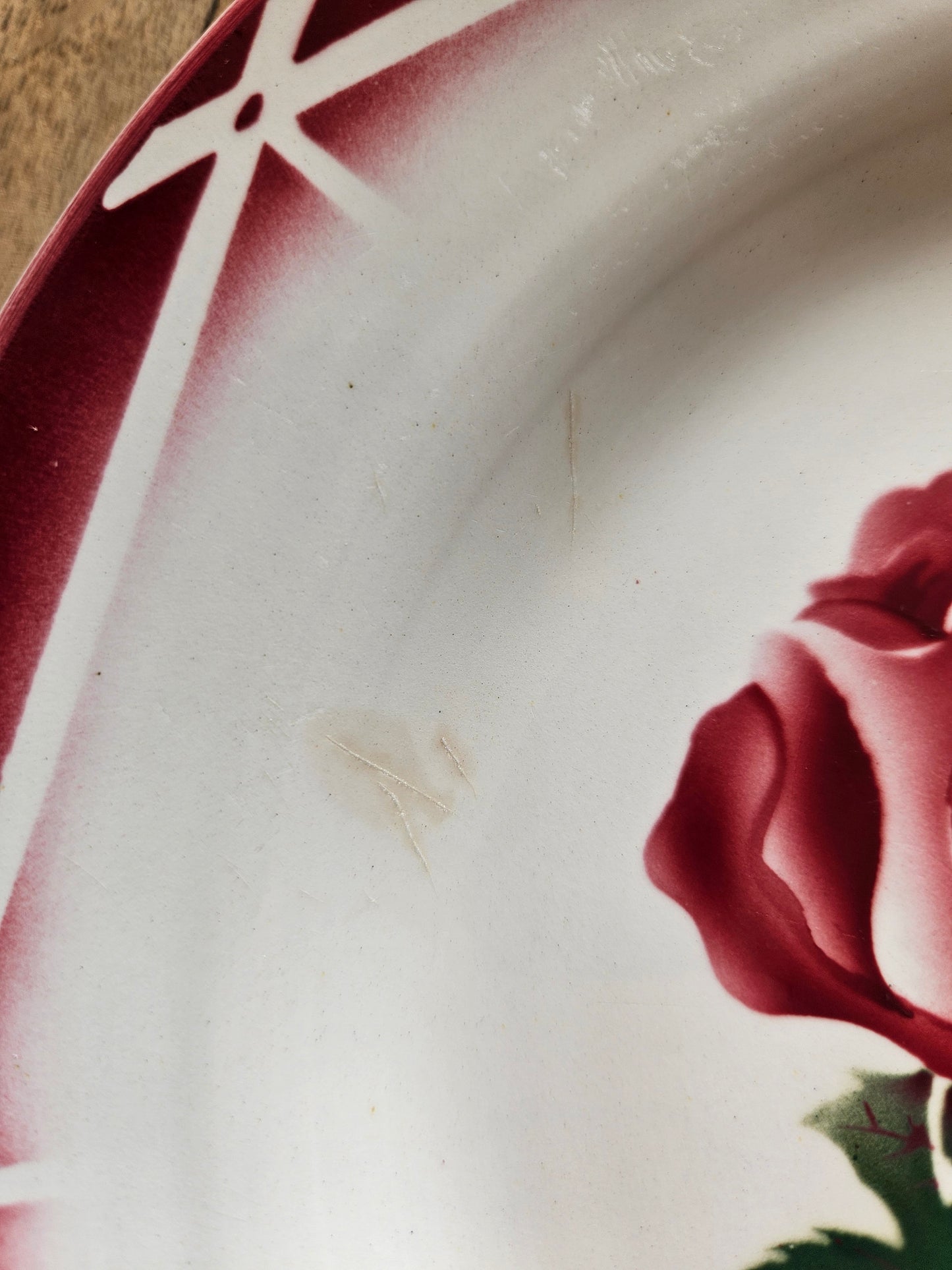 Trace d’usage sur assiette plate ancienne Digoin, Cibon