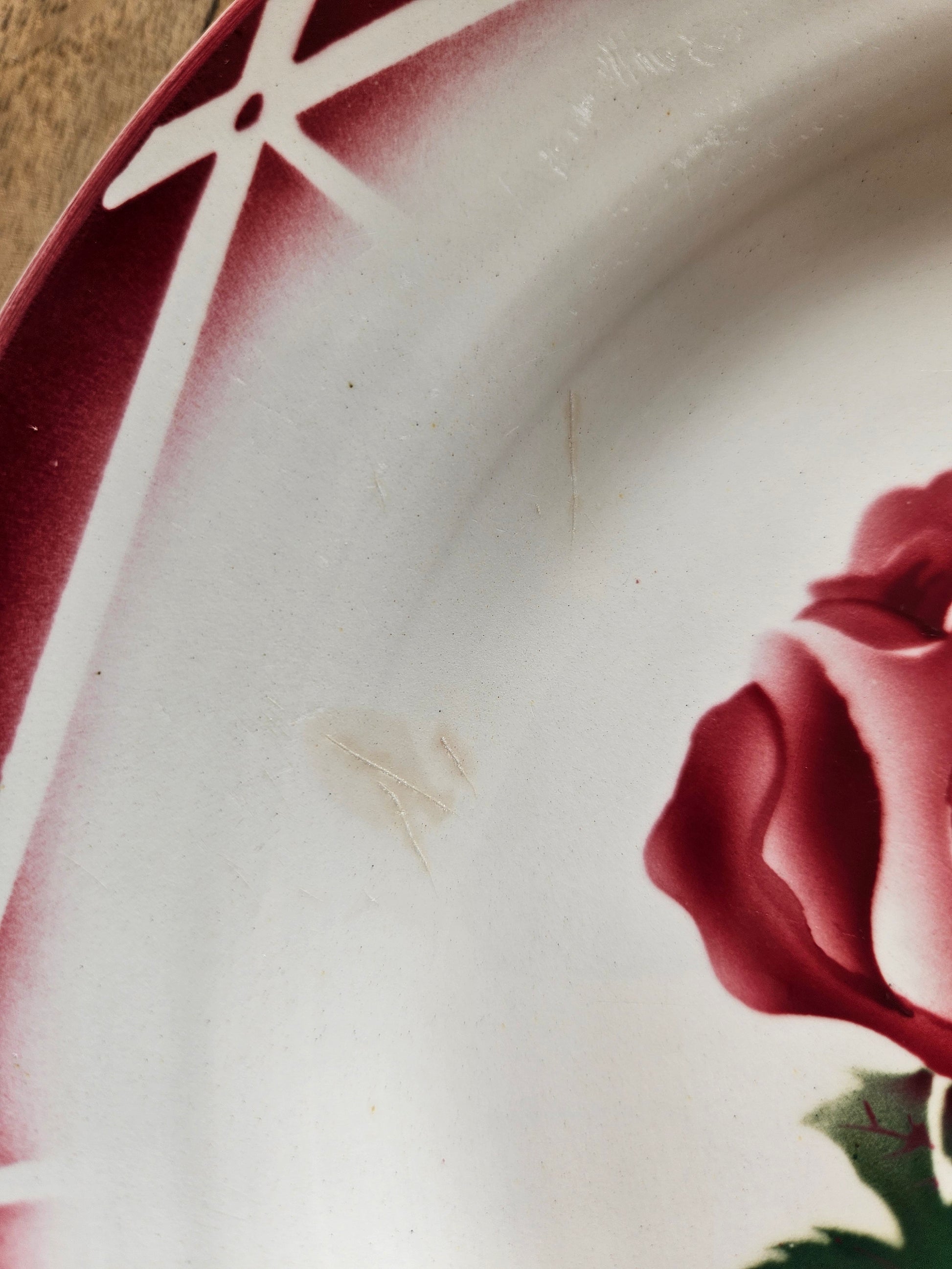 Trace d’usage sur assiette plate ancienne Digoin, Cibon