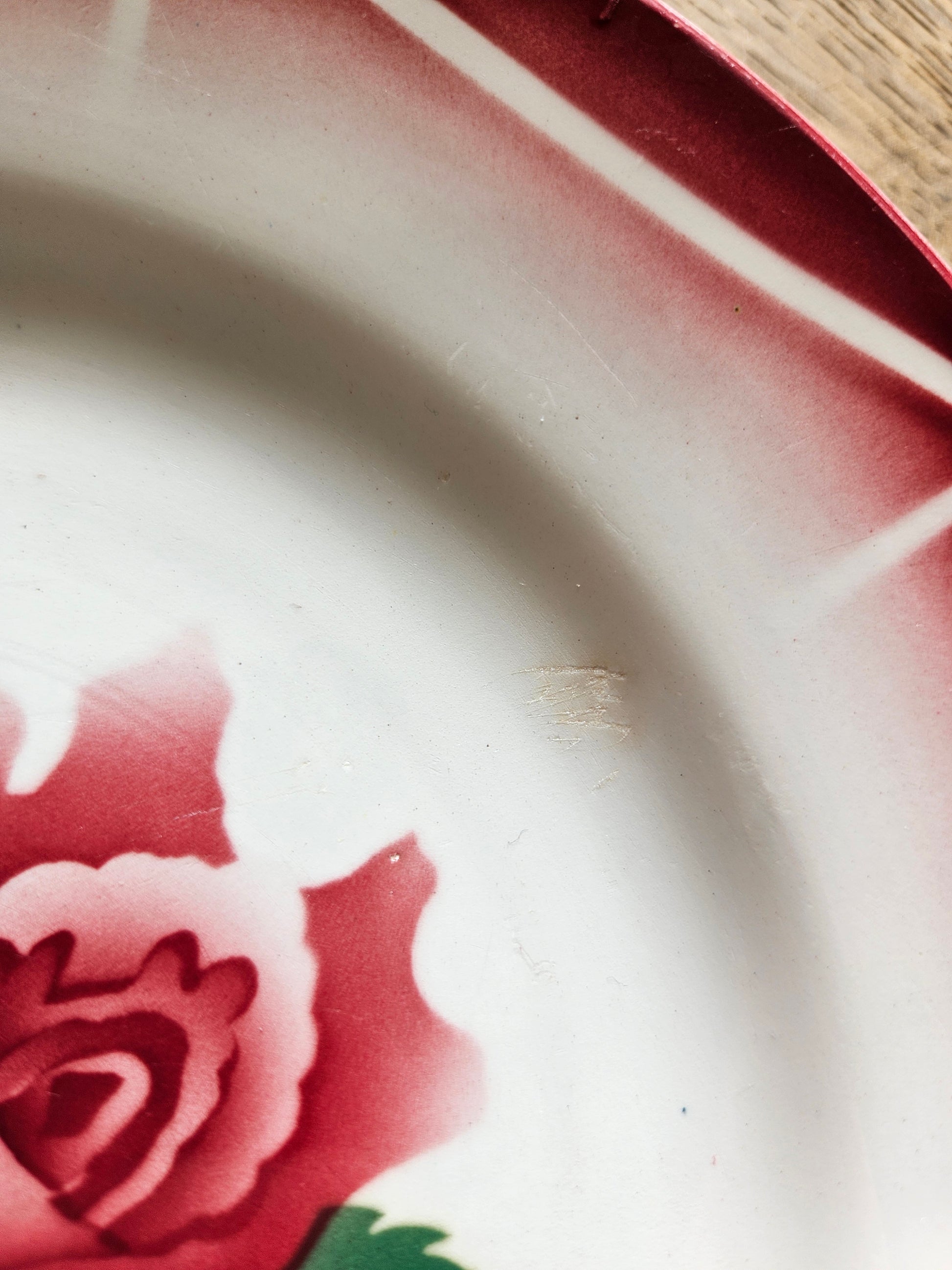 Trace d’usage sur assiette plate ancienne Digoin, Cibon