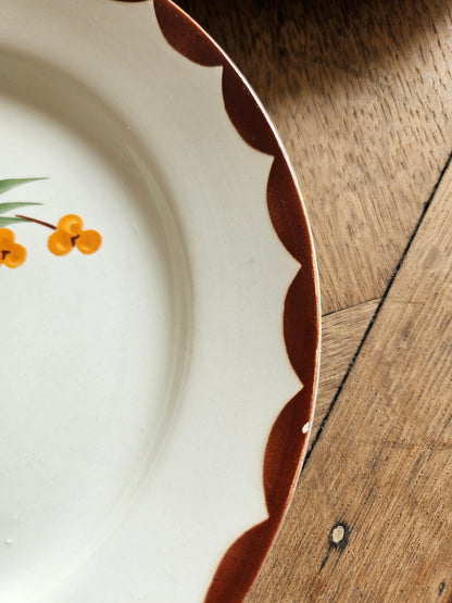 Égrenure sur assiette plate vintage HBCM, Huguette