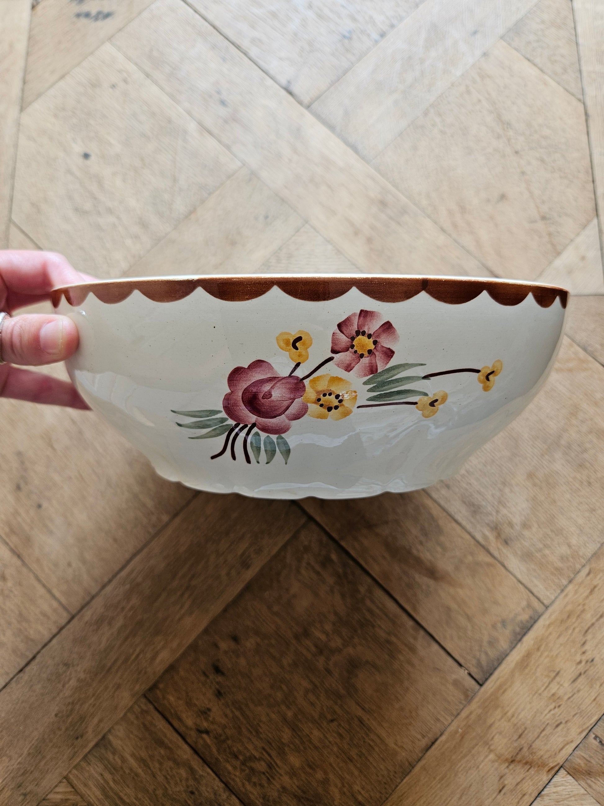 Saladier ancien HBCM Huguette au décor fleuri