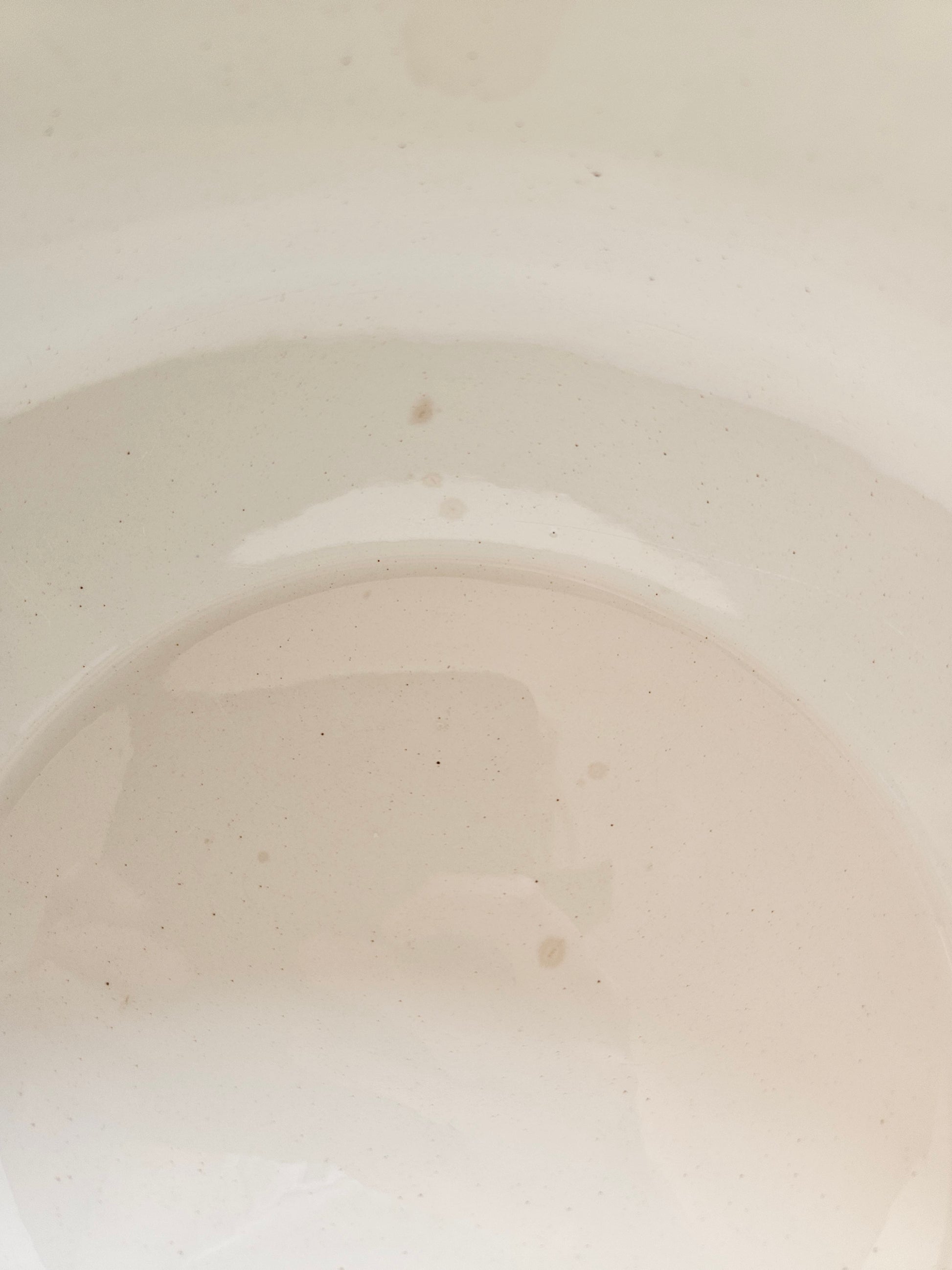 Petites traces d’usage sur saladier vintage HBCM Huguette 