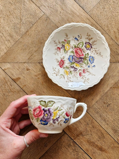 Tasse et sous-tasse vintage décor fleuri peint à la main